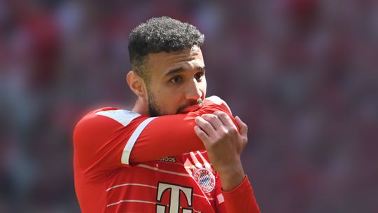 Bayern Munique reage às declarações de Mazraoui e esclarece afastamento dos treinos