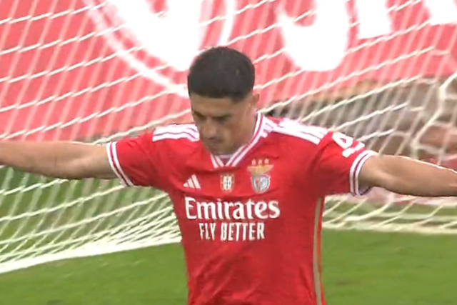 VÍDEO: Tiago Gouveia estreia-se a marcar pelo Benfica após grande arrancada