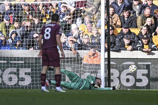 Stones dá vitória ao City no último segundo