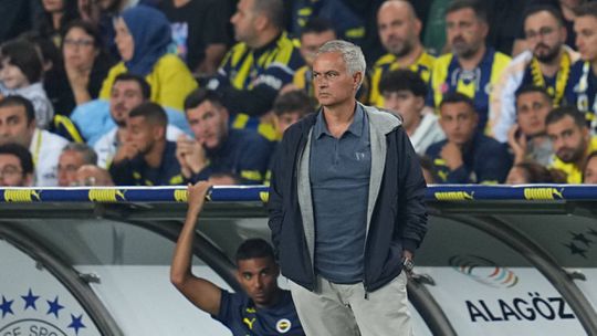 Golo a acabar tira vitória ao Fenerbahçe de José Mourinho