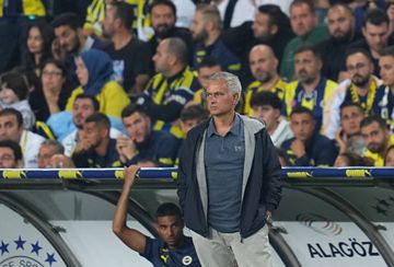 Golo a acabar tira vitória ao Fenerbahçe de José Mourinho