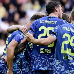 Wout Weghorst festeja bis diante do Heracles