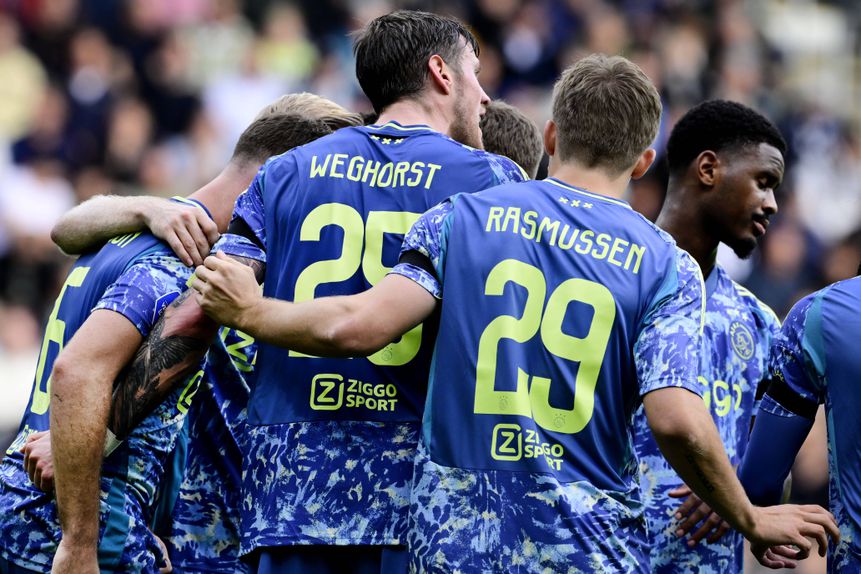 Wout Weghorst festeja bis diante do Heracles