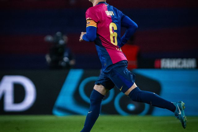 Barcelona goleia antes do superclássico em dia de regresso de Gavi