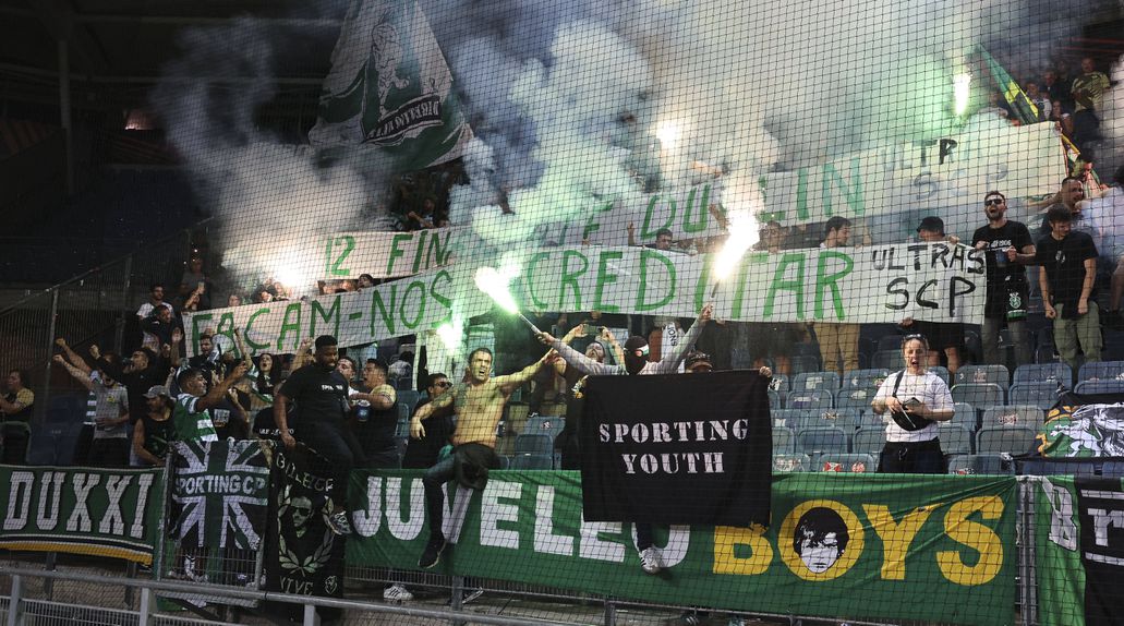 Pirotecnia continua em resultar em multas para a SAD do Sporting (Foto IMAGO)