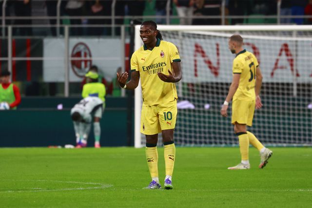 Rafael Leão bisou frente à Fiorentina, dando os três pontos e a liderança ao Milan