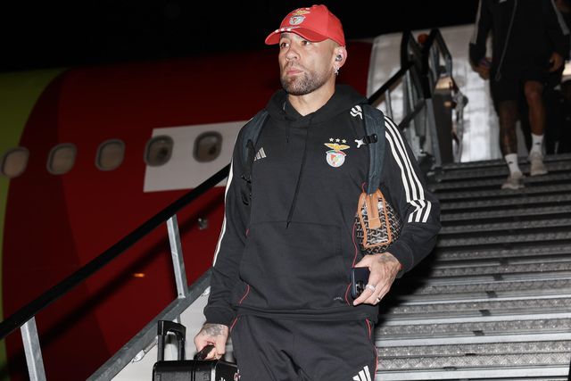 Otamendi à chegada a Newcastle: descansou com o Chaves e agora volta ao onze - Foto SL BENFICA