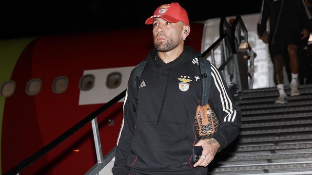 Otamendi à chegada a Newcastle: descansou com o Chaves e agora volta ao onze - Foto SL BENFICA