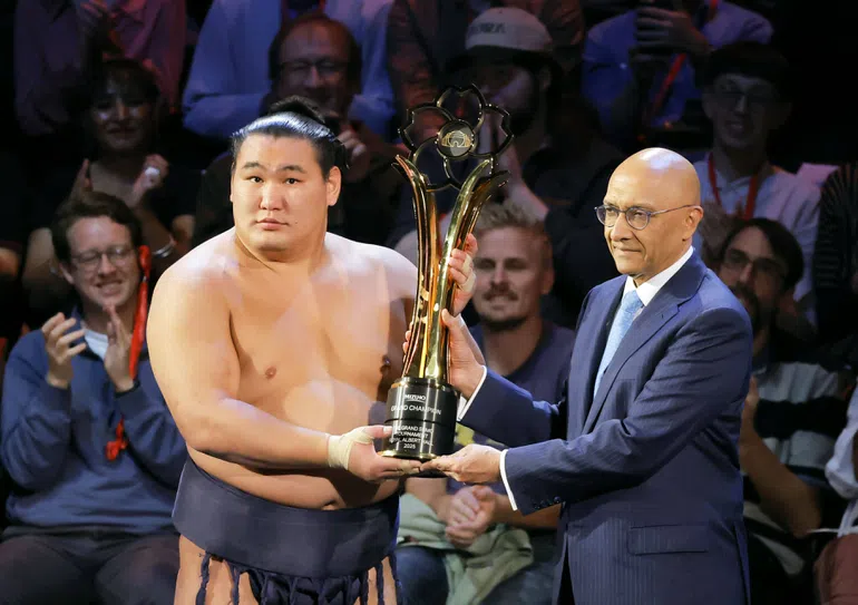Sumo em Londres! Troféu... molho de soja?