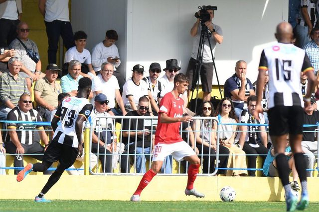 Tiago Duarte estreou-se no Santa Clara frente ao Sp. Espinho. - Foto: SANTA CLARA