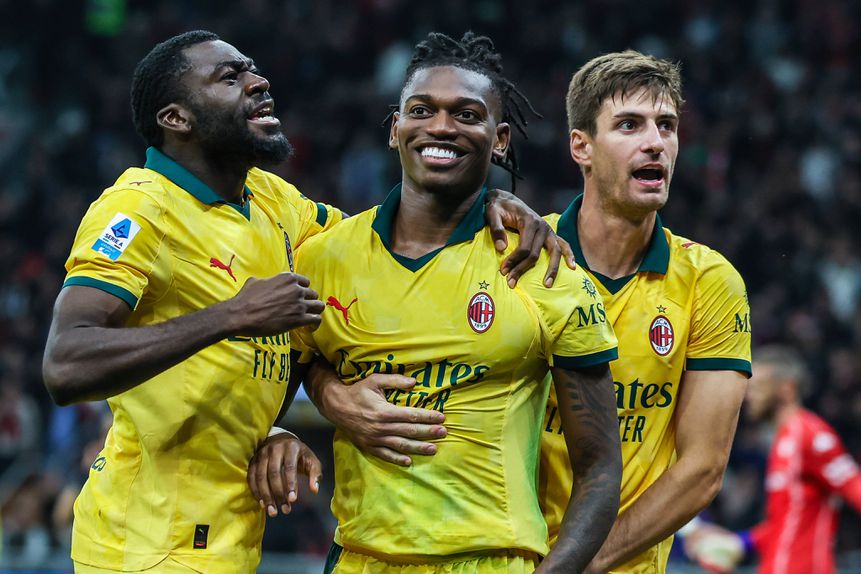 Rafael Leão a celebrar o primeiro bis desde junho de 2023 com o Milan
