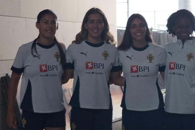 As quatro estreantes em convocatórias na Seleção Nacional feminina, antes do treino na Cidade do Futebol. Foto: D.R.