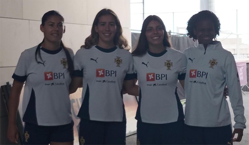 As quatro estreantes em convocatórias na Seleção Nacional feminina, antes do treino na Cidade do Futebol. Foto: D.R.