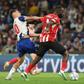 Lance entre Gabri Veiga e Geertruida no FC Porto-PSV (foto: Catarina Morais/Kapta+)