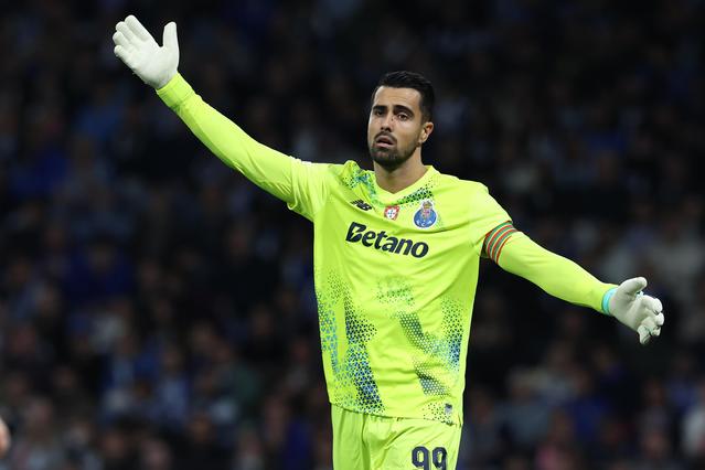 Diogo Costa no jogo com o PSV