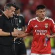 Marco Silva cumprimenta Echeverri no fim do jogo com o Celtic (4-1), na Luz — Foto Miguel Nunes