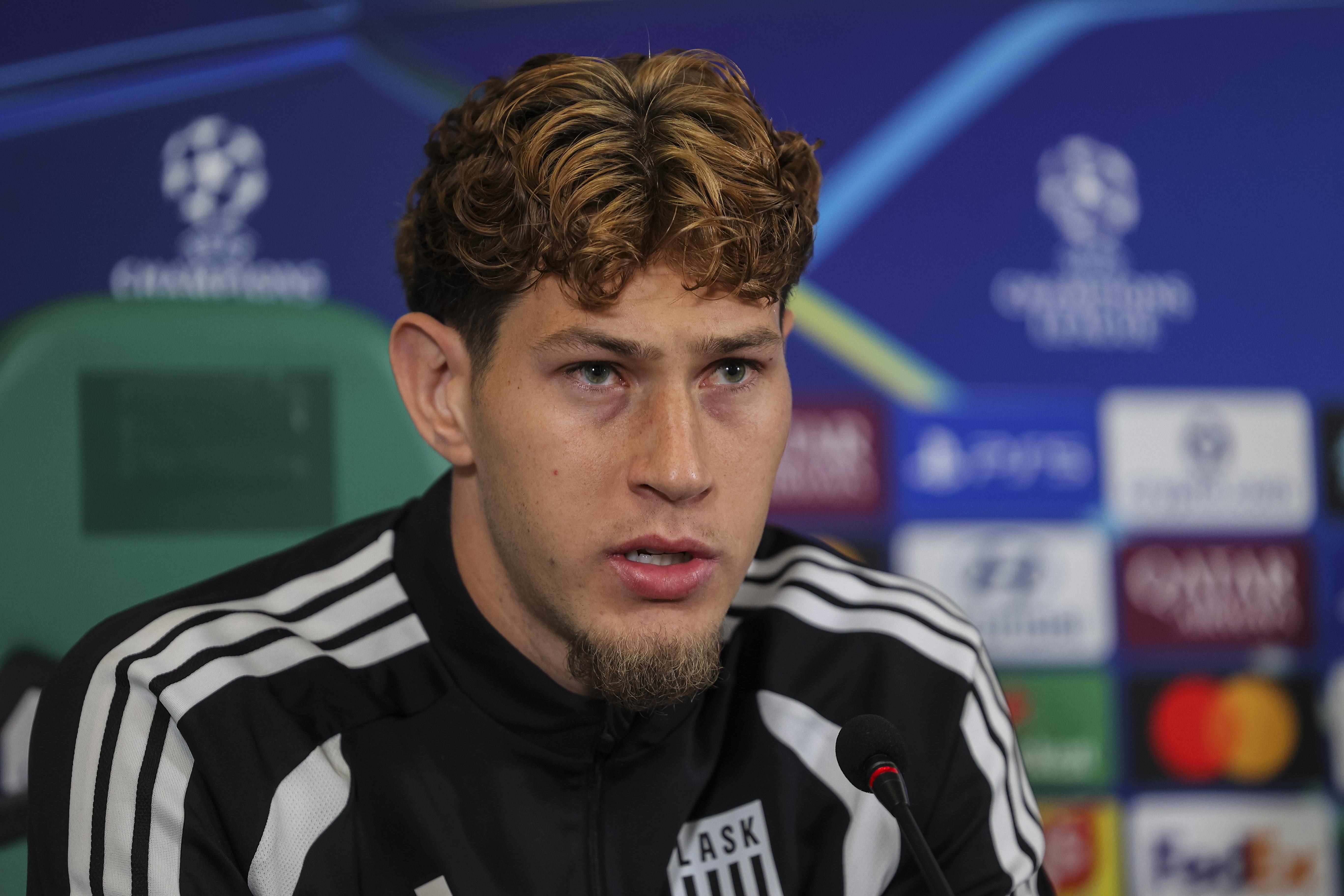 Alemão, central de 23 anos brasileiro que defende as cores do LASK Linz - Foto: MIGUEL A. LOPES/EPA