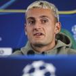 Silas Andersen, médio dinamarquês de 22 anos, na conferência de imprensa em Alvalade - Foto: TIAGO PETINGA/EPA