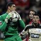 Fabiano Freitas, num clássico com o Benfica de Cardozo - A BOLA