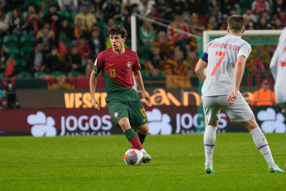 João Neves ovacionado em Alvalade