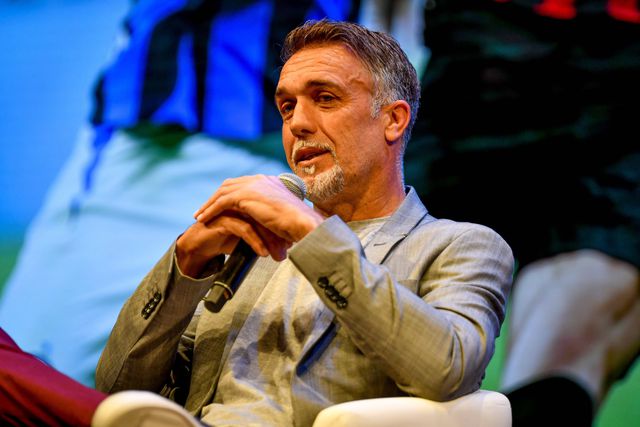 Vídeo: aos 54 anos, Gabriel Batistuta ainda marca golos incríveis