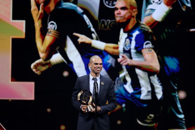 Pepe comenta FC Porto, mas não a AG: «Não sou dirigente, ainda sou jogador...»