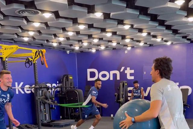 JJ puxa (literalmente) por Milinkovic-Savic