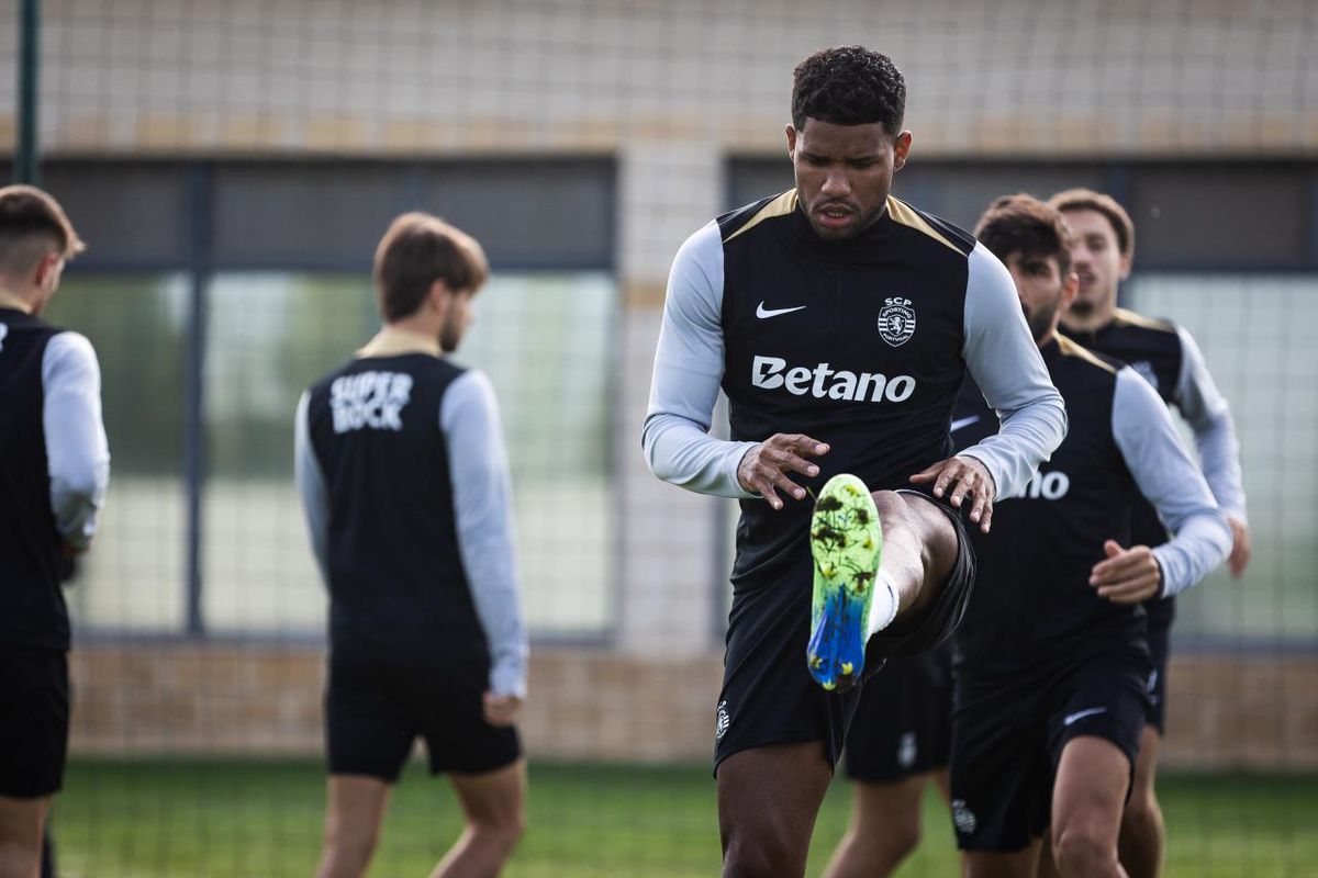 Sporting: João Pereira teve quatro 'reforços' no treino