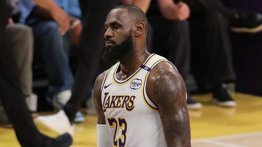 Lebron James está de fora e regresso é uma incógnita