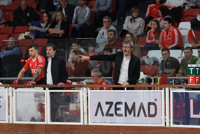 Reflexos do clássico na Luz: Edu Castro feliz, Ricardo Ares envergonhado