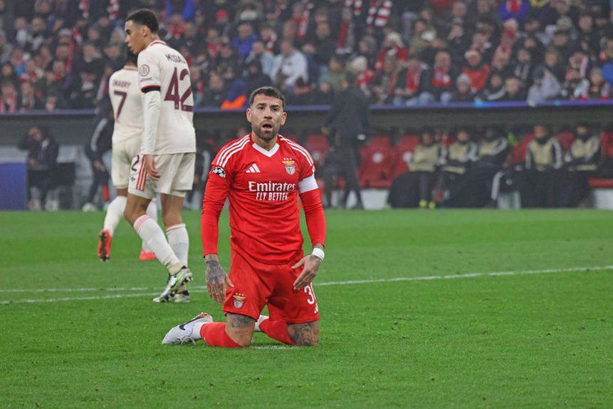 Otamendi no jogo de Munique com o Bayern