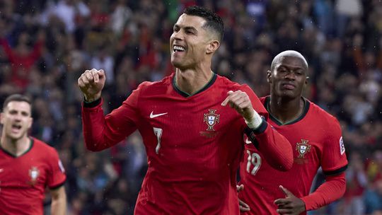 Bis de Cristiano Ronaldo à Polónia vale presença na equipa da semana