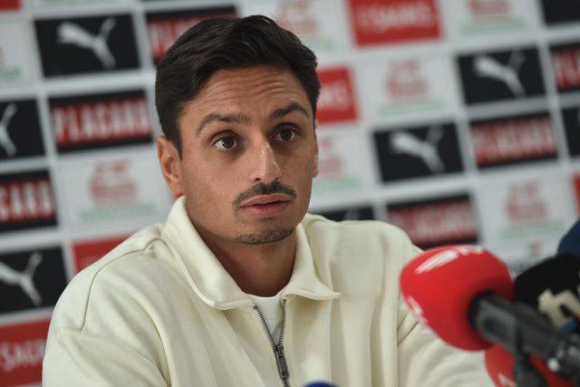 Pedro D´Oliveira, de 29 anos, treinador do Atlético, quer ver a sua equipa jogar olhos nos olhos com o Benfica - Foto: Miguel Nunes