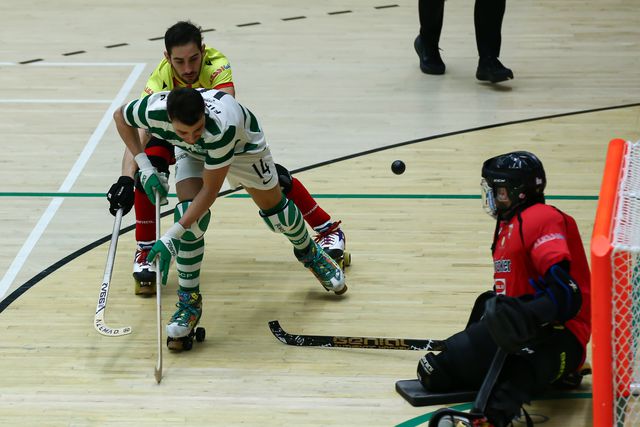 Jogador do Sporting Alessandro Verona procura o golo frente ao Bassano (WSE)