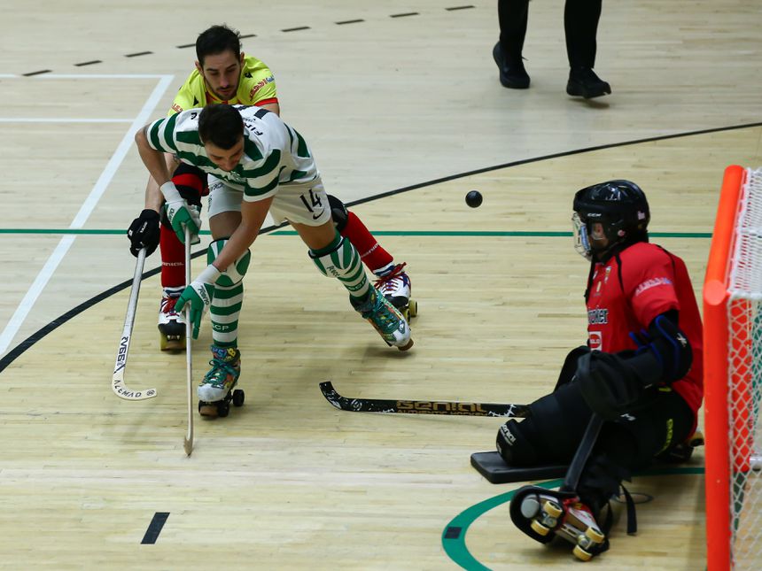 Jogador do Sporting Alessandro Verona procura o golo frente ao Bassano (WSE)