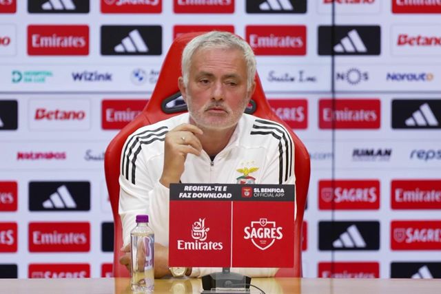 «Não joga o Lukebakio, joga outro»