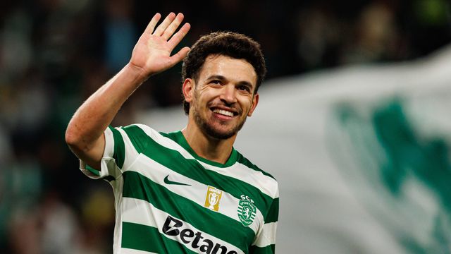 Pedro Gonçalves pronto para jogar na esquerda. Com isso passa Quenda para a direita, de onde sai Geny Catamo - Foto: IMAGO