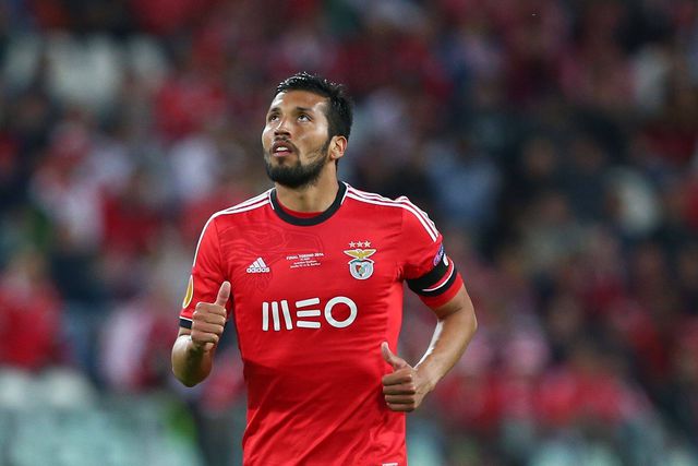 Ezequiel Garay ao serviço do Benfica