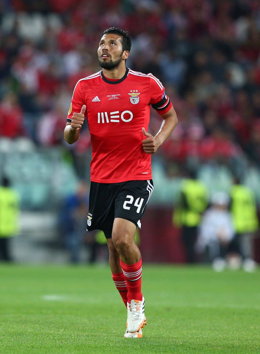 Ezequiel Garay ao serviço do Benfica