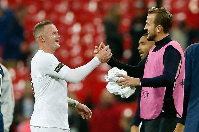 Wayne Rooney e Harry Kane partilharam balneário na seleção inglesa