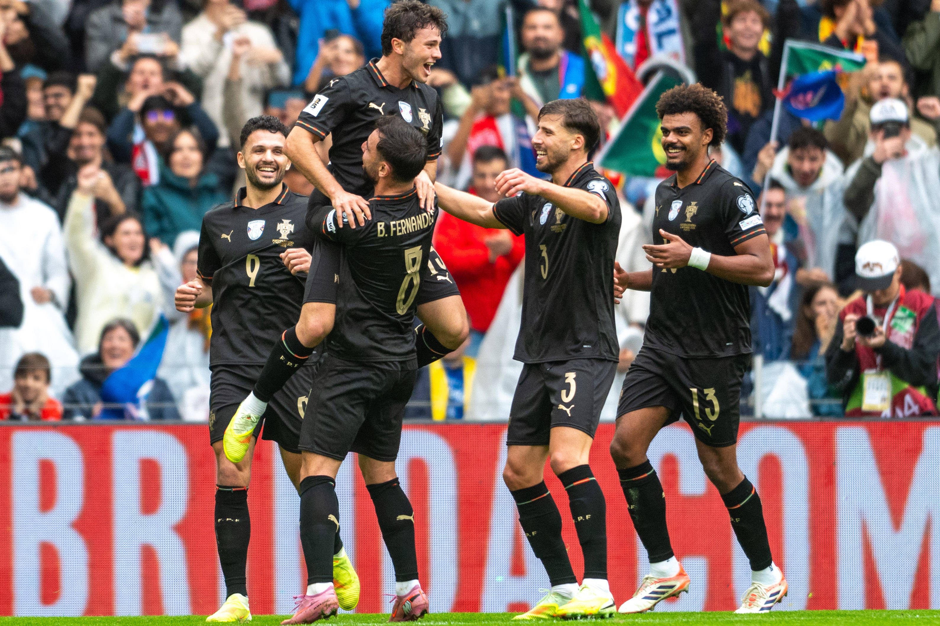 João Neves e Bruno Fernandes, com três golos cada, foram os maiores obreiros da goleada à Arménia, que carimbou o apuramento para o Mundial - Foto: IMAGO