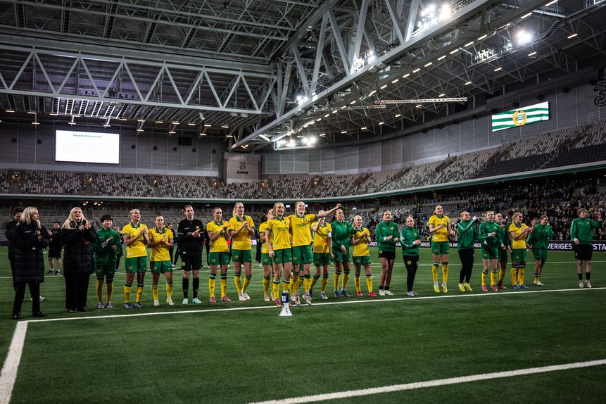 A festa das jogadoras do Hammarby após nova vitória sobre o Ajax
