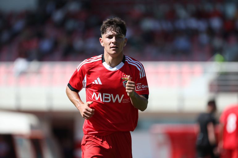 Gonçalo Moreira é maestro que pode jogar à direita - Foto: IMAGO