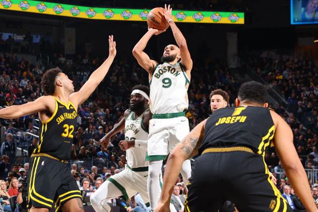 Neemias estreia-se com primeiro duplo-duplo na NBA em mais 20 minutos pelos Celtics