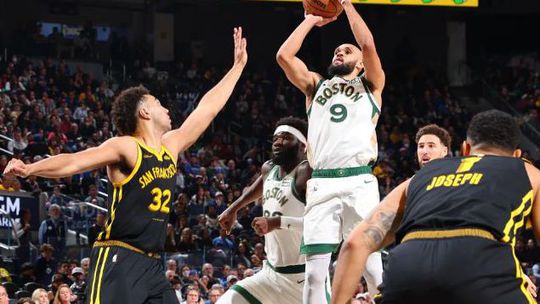 Neemias estreia-se com primeiro duplo-duplo na NBA em mais 20 minutos pelos Celtics