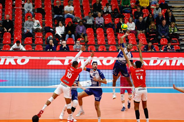 Boa prestação não evita quarta derrota do Benfica na Liga dos Campeões