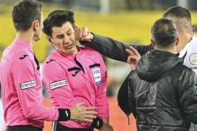 Árbitro agredido a soco garante que «não vai perdoar» o presidente do Ankaragucu