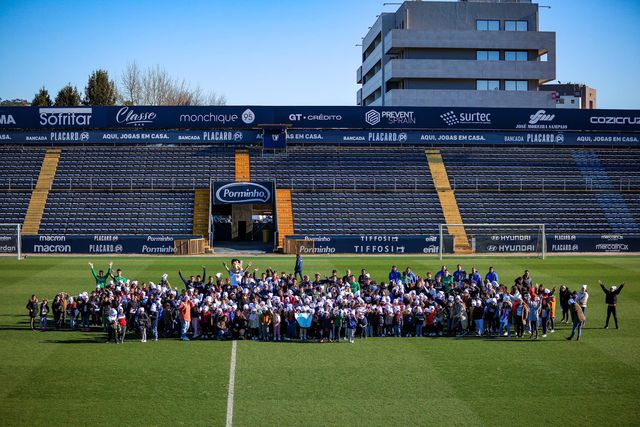 Famalicão: jogadores fizeram as delícias de 400 crianças (fotos)