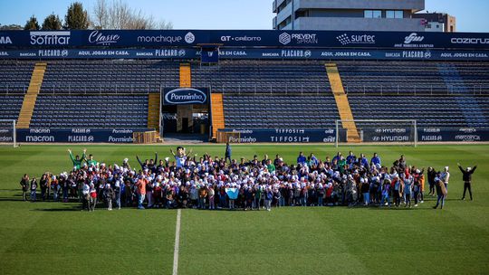 Famalicão: jogadores fizeram as delícias de 400 crianças (fotos)