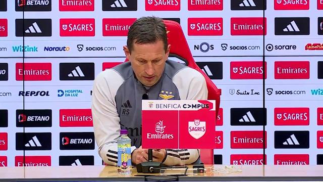 Schmidt com «objetivo claro» para jogo com AVS